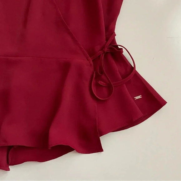 Tommy Hilfiger Red Maroon Burgundy Size S Peplum Wrap Flowy Blouse Top Christmas - Picture 4 of 16